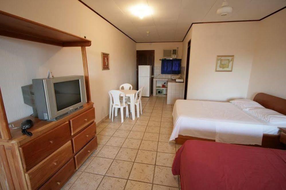 Blue Palm Hotel Jacó Buitenkant foto